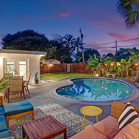 Newly Renovated W Heated Saltwater Pool & Hot Tub Villa